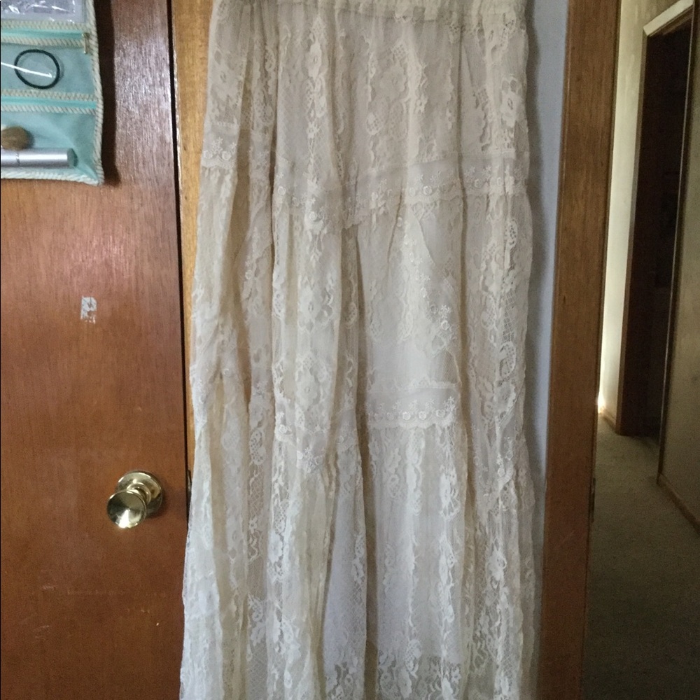 Aktard state lace maxi